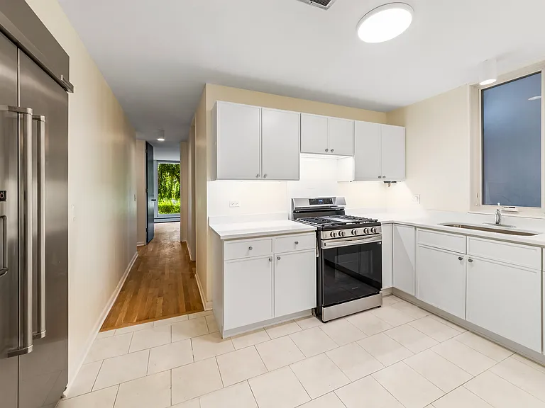 5435 N Artesian Ave #1W — Photo 9