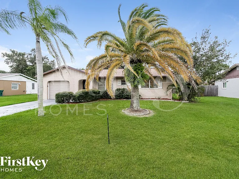 2435 Duke Ln — Photo 2