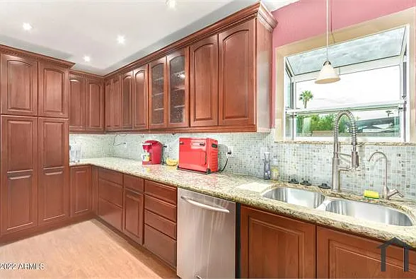 9221 N 48th Dr — Photo 5
