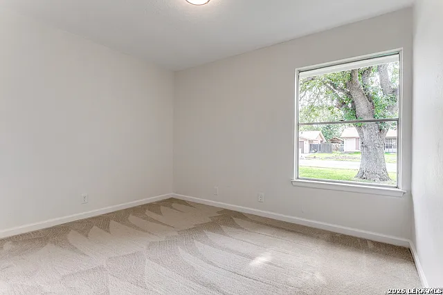 8214 Banbury Dr — Photo 22