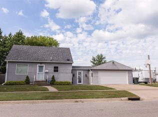550 Newton St, Waterloo, IA 50703