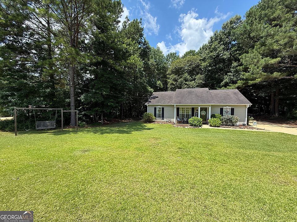 1st image of 425 Hampton Green Dr
