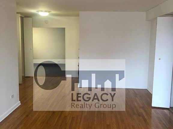 5th image of 2335 Broadway APT 4F