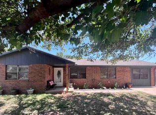 130 E Maple Ave, Perry, OK 73077