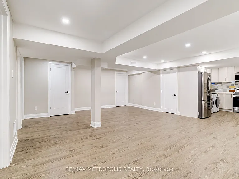 33 Tweedie Cres #BASEMENT — Photo 7