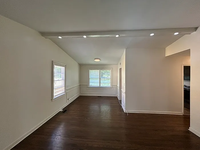 3 bed, 2.0 bath, 1000 sqft, $1,100 — Photo 4