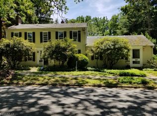 8 Prospect St, Mendham, NJ 07945