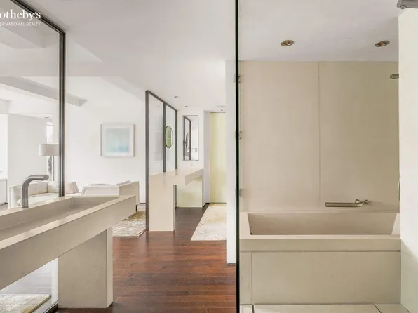 230 Central Park West image 17 of 26