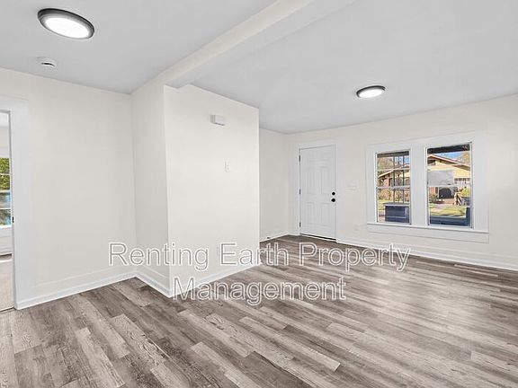 5th image of 1209 19th Pl SW