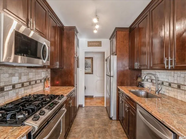 18-05 215 Street #12E, Bayside, NY 11360