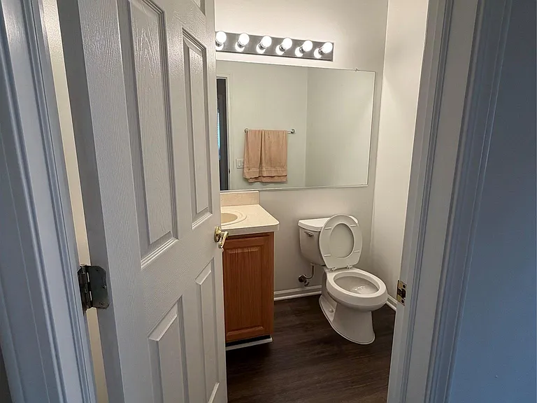 7043 Foxridge Dr — Photo 18