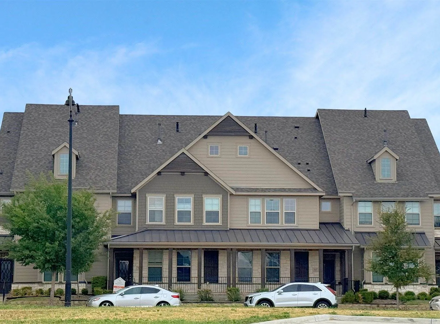 3 bed, 3.5 bath, 2198 sqft, $2,850 — Photo 1