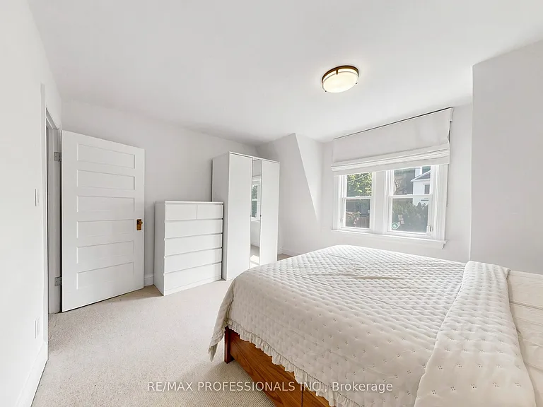 368 Howland Ave — Photo 23