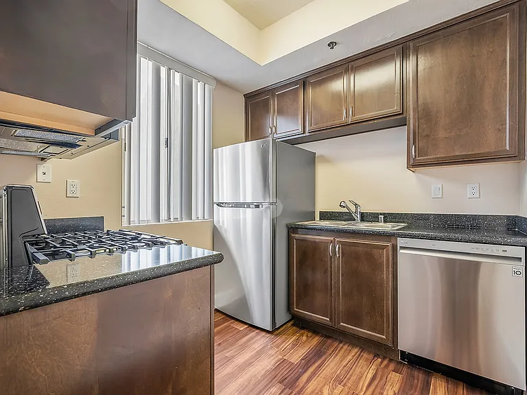 Essex Properties at Miracle Mile — Photo 14