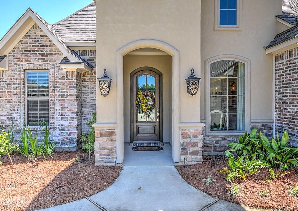 1st image of 303 Oscar Cir