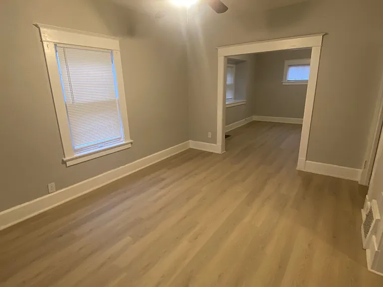 264 E Lake St — Photo 14