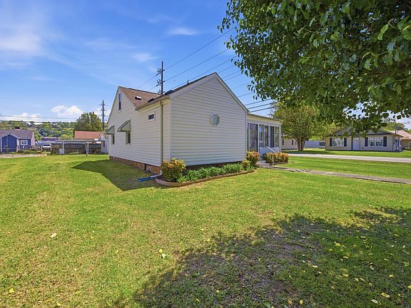 3rd image of 618 Carden Ave