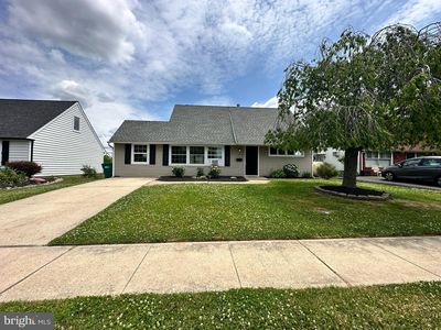 14 Jewel Ln, Levittown, PA, 19055