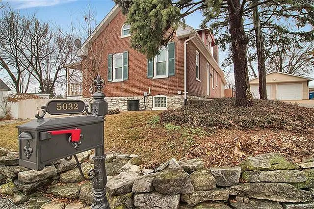 5032 Heege Rd photo 1