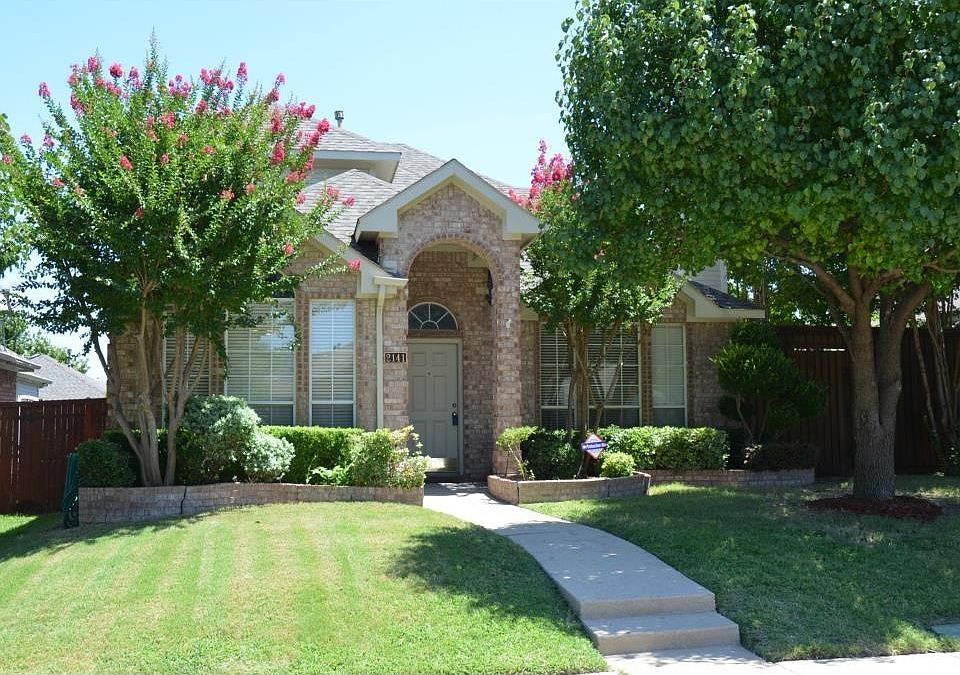1st image of 2141 Chapman Dr