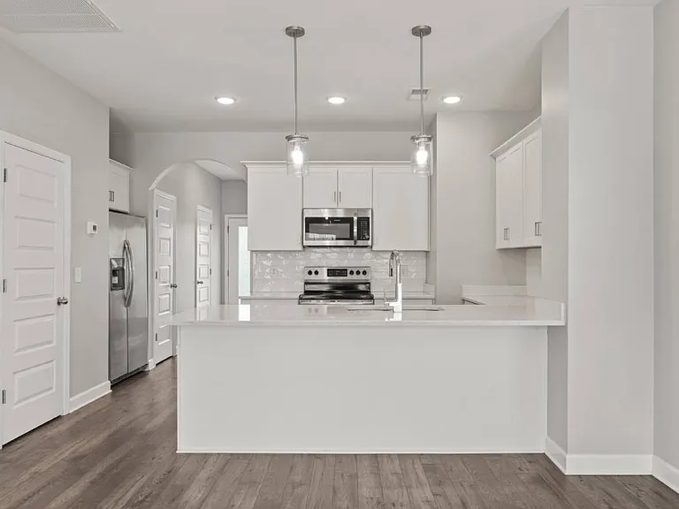 242 Mansfield Dr — Photo 5