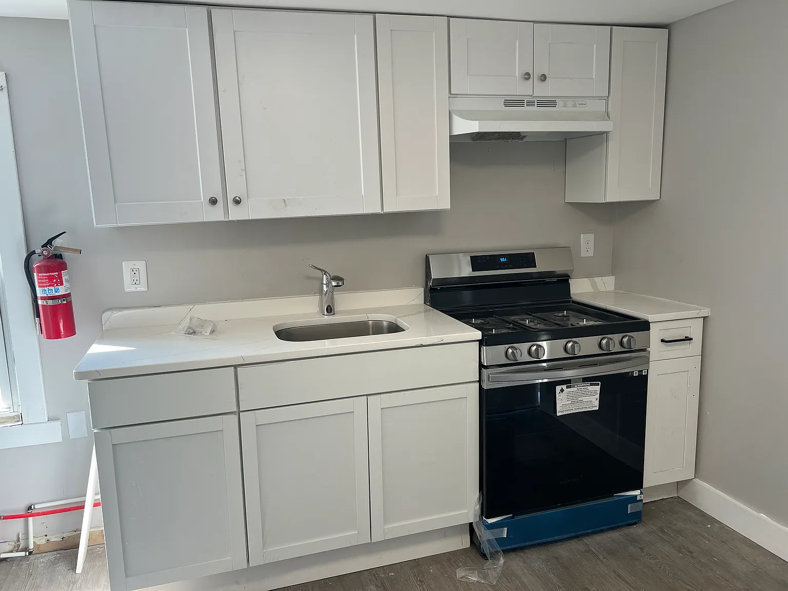 4 bed, 850 sqft, $2,400 — Photo 1