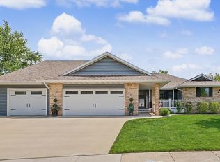 808 Cedar Ridge Ct, Mahomet, IL 61853