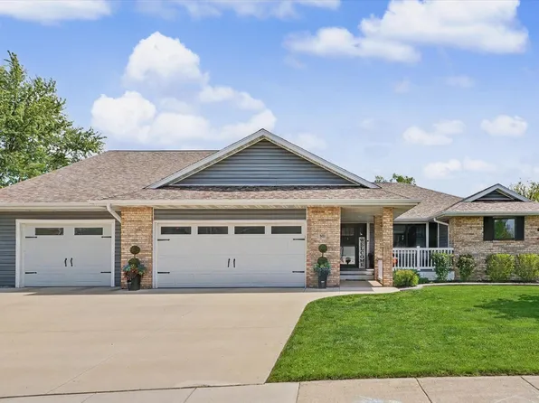 808 Cedar Ridge Ct, Mahomet, IL 61853