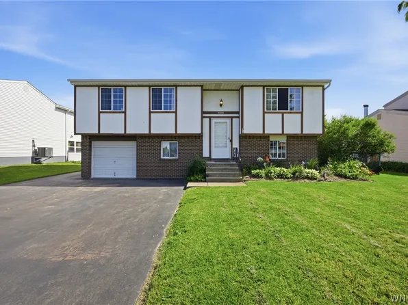 6930 Academy Ln, Lockport, NY 14094