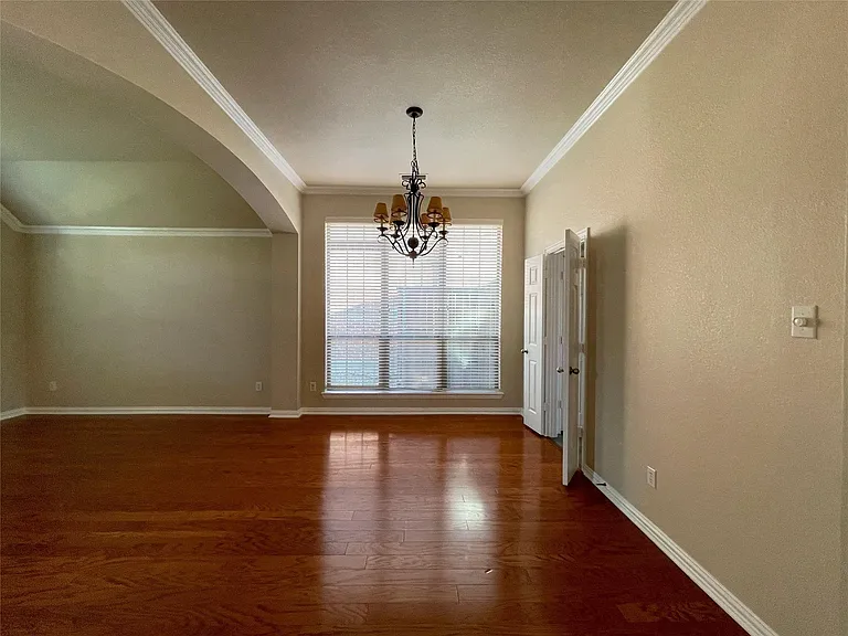 2902 Madison Dr — Photo 8