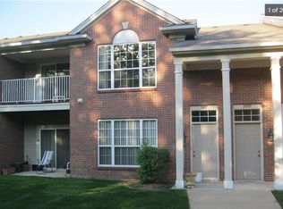 9140 Farmingdale Ln, Walled Lake, MI