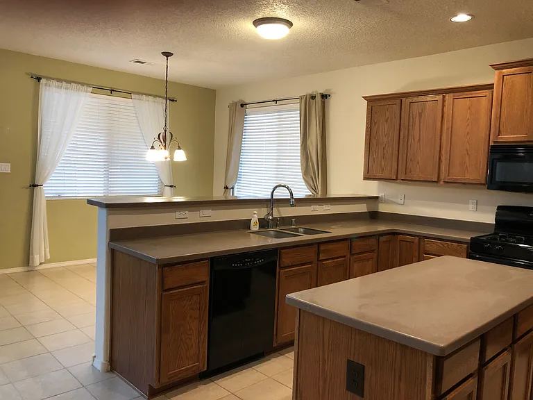 3407 Joshua Tree Dr NE — Photo 4
