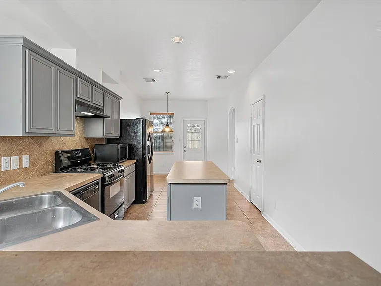 13223 Southpoint Ln — Photo 6