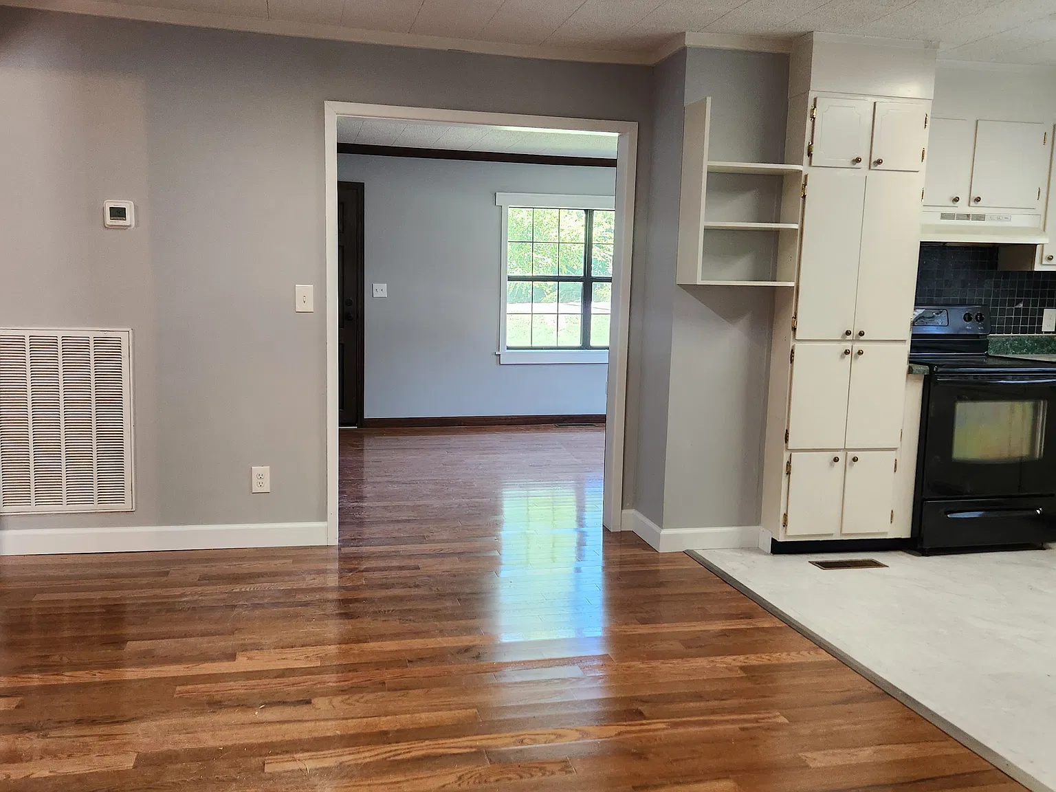 3330 Parker Ln — Photo 3