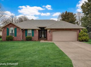 1219 W McGuffey St, Ozark, MO 65721