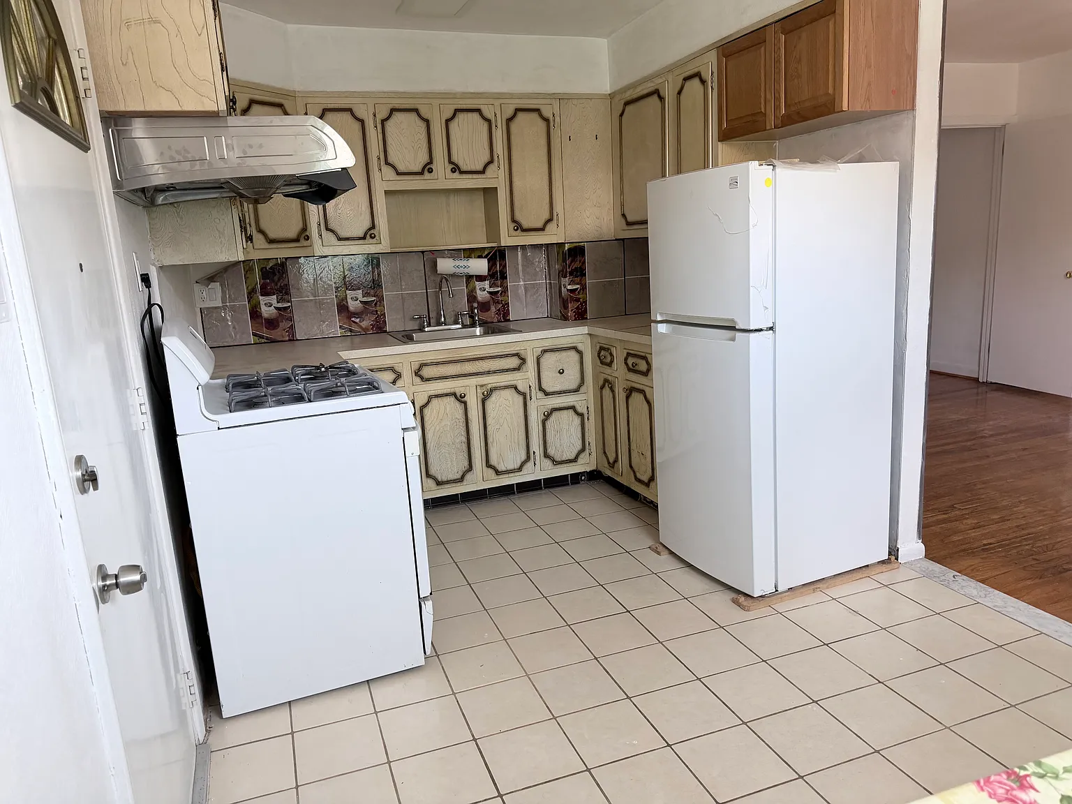 3 bed, 1.5 bath, 1476 sqft, $2,300 — Photo 4