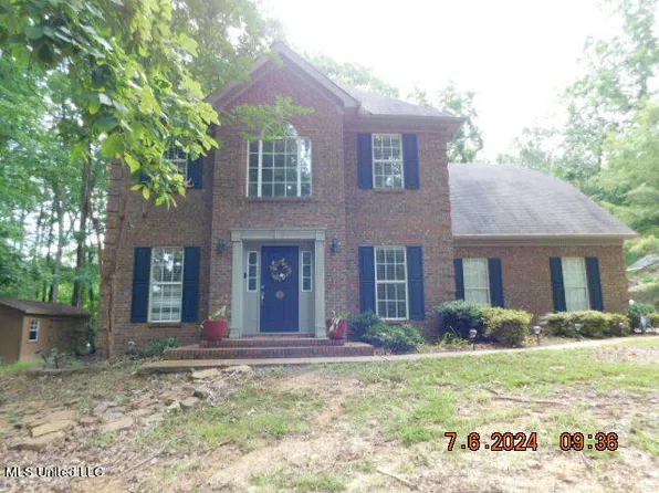 2390 Oak Creek Dr, Hernando, MS 38632