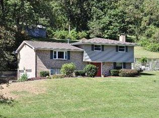 1383 Sugar Run Rd, Venetia, PA 15367