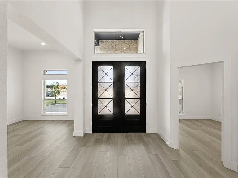 1818 Whisperwood Way — Photo 2