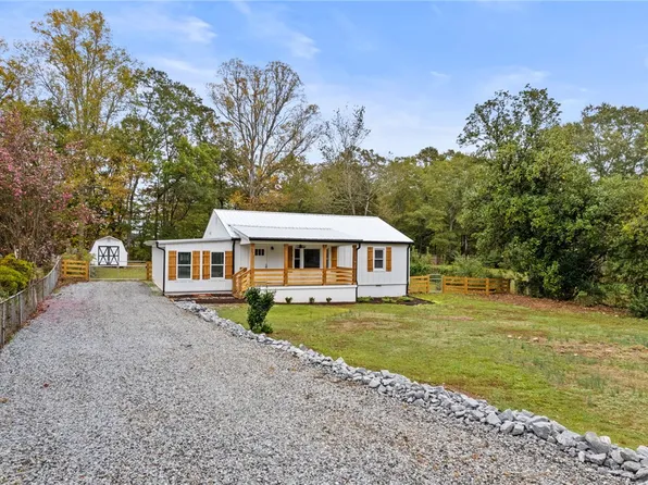 212 Morningside Heights Dr, Seneca, SC 29678