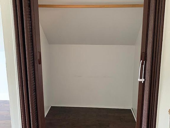 2nd image of 2827 N Lincoln Ave #3