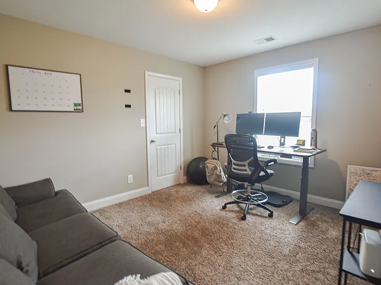 1048 Barnhill Rd — Photo 12