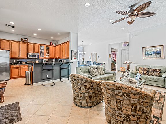 3rd image of 10961 Deer Park Ln