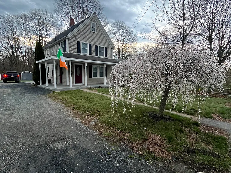 737 Union St — Photo 1