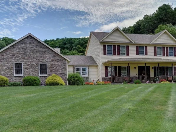 995 Clearview Dr SE, New Philadelphia, OH 44663