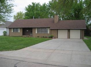 14 Cherokee Ln, Hutchinson, KS 67502