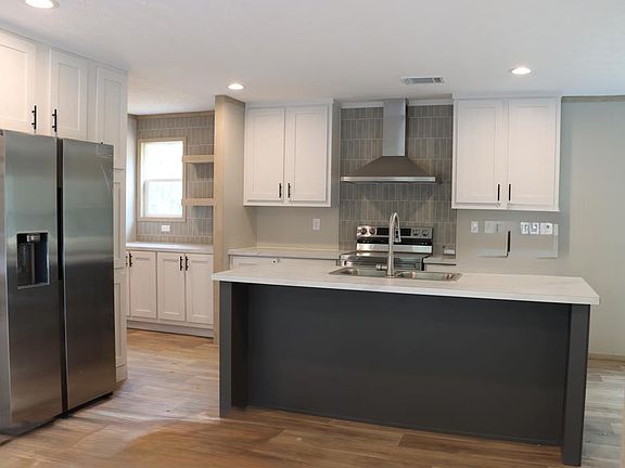 5th image of 522 Burton Creekside Rd