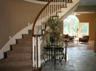 10551 S Glenview Ln, Olathe, KS 66061