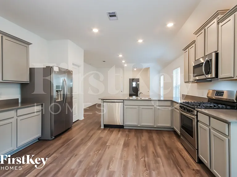 19100 Cicerone Ct — Photo 5
