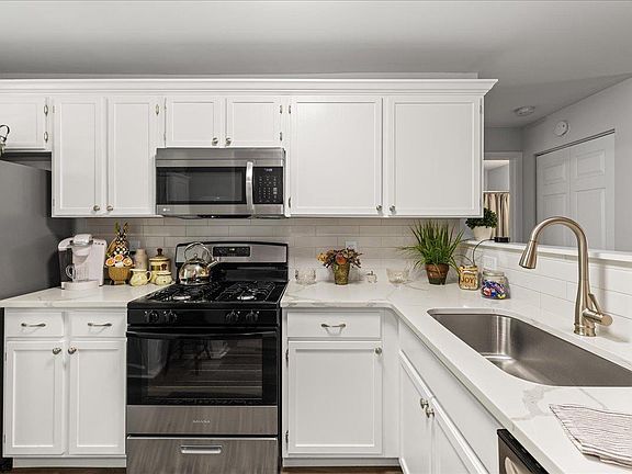 5th image of 1525 Thomas Jefferson Ct #1525